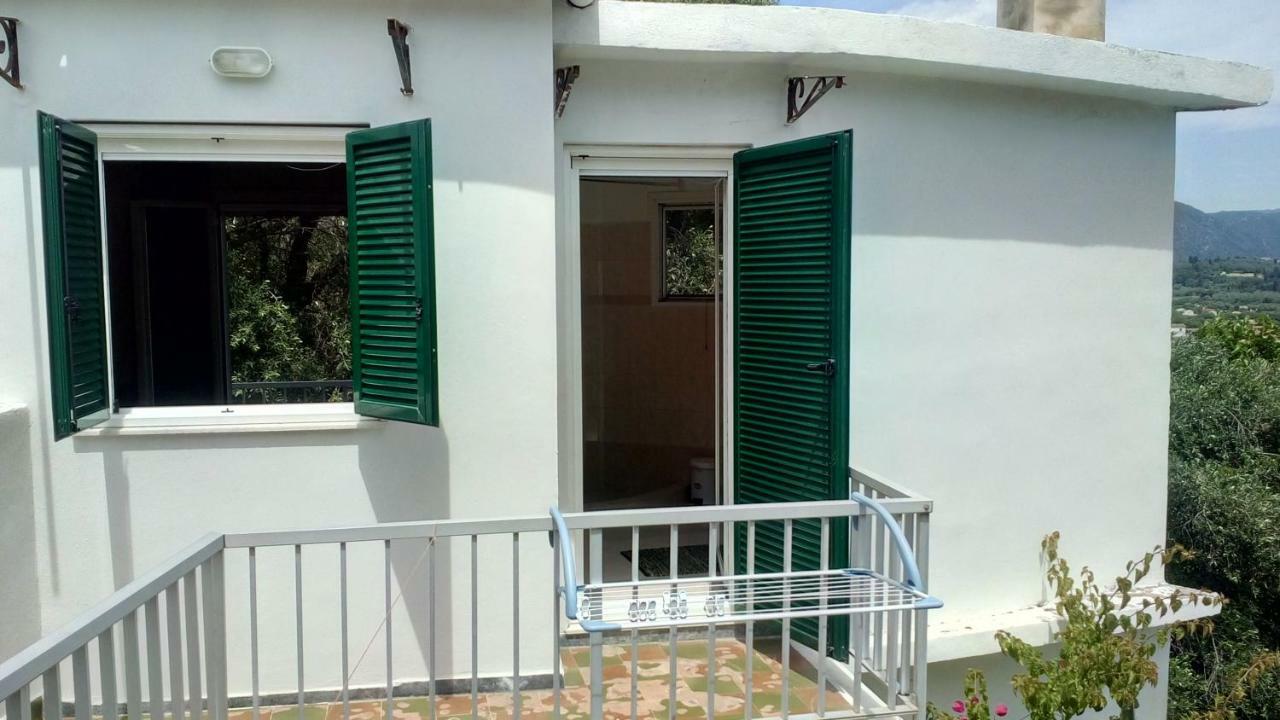 Village House * Liapades